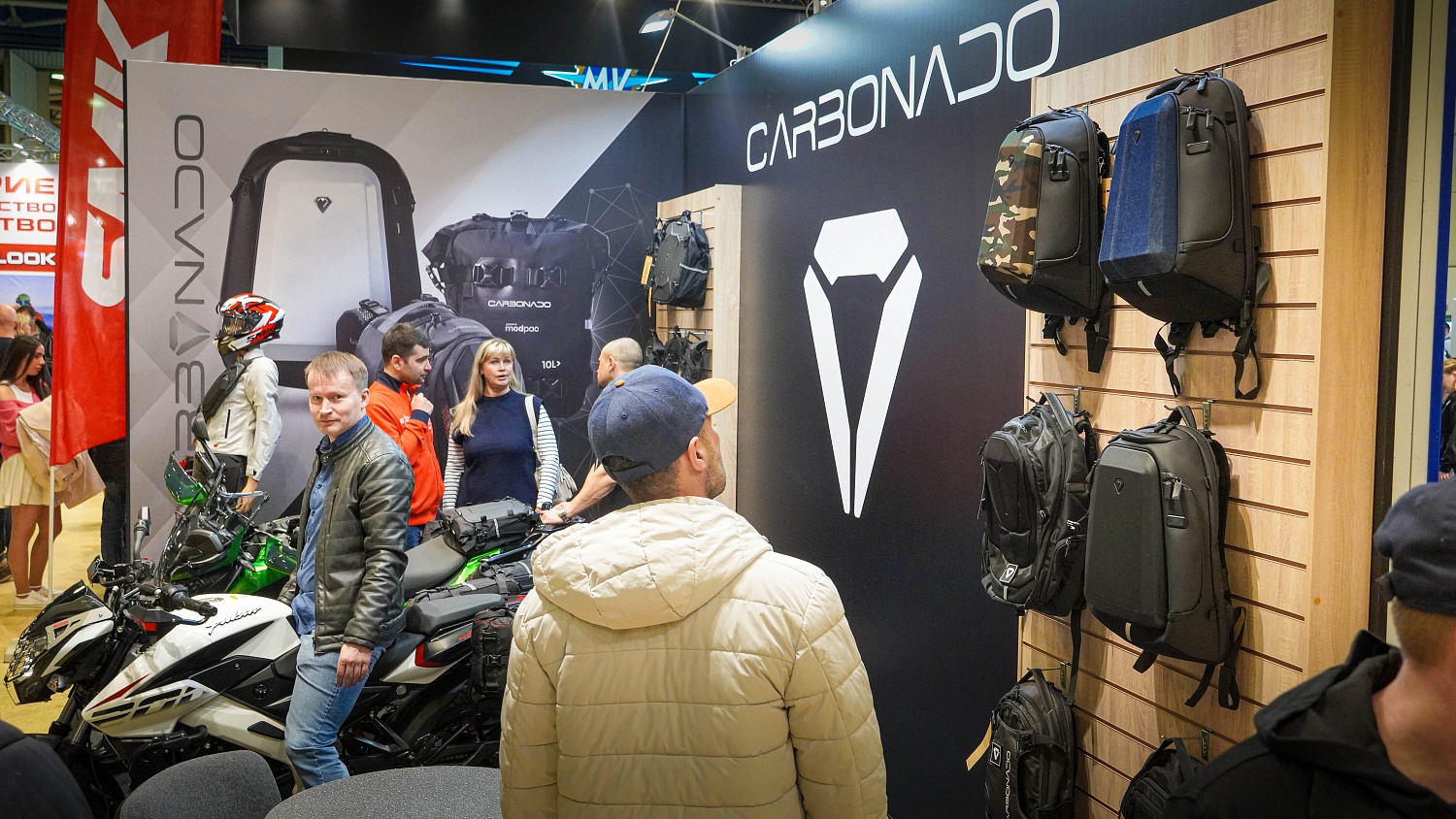 Carbonado на выставке Мотовесна 2024: стильные аксессуары для мотоциклистов и путешественников